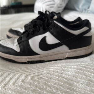 Nike Women's Black and White Athletic Shoes